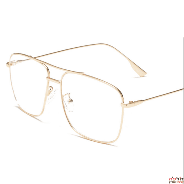 משקפי ראיה עם מסגרת זהב על רקע לבן