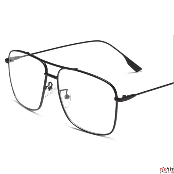 משקפי ראיה עם מסגרת שחורה על רקע לבן
