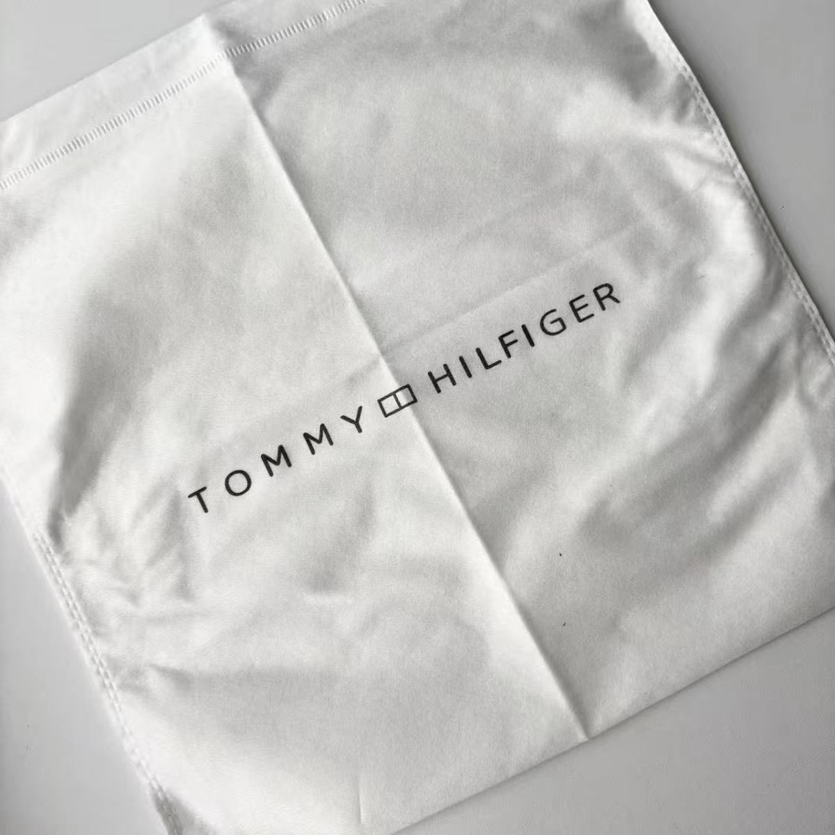 תיק צד קלווין קליין Tommy – תמונה 9