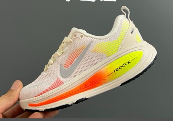 ⁦נעלי ספורט לילדים וילדות עם שרוכים נייק NIKE⁩ – תמונה ⁦9⁩