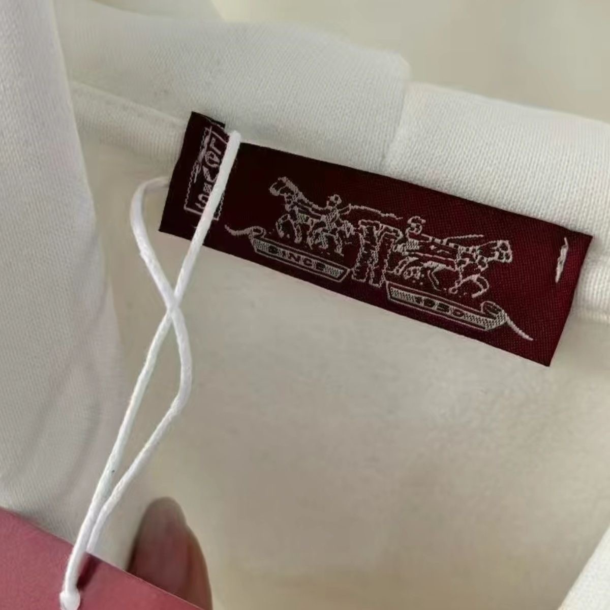 סווטשירט קפוצון סנופי ליוויס לנשים LEVI'S – תמונה 7