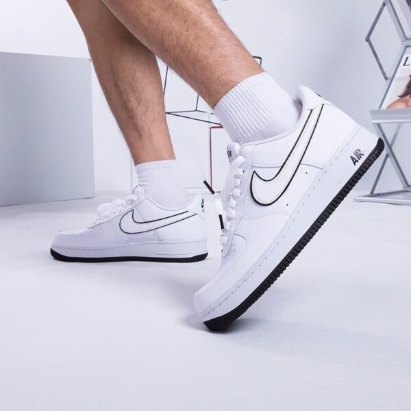 ⁦נעלי סניקרס נייק אייר גברים נשים NIKE AIR⁩ – תמונה ⁦4⁩