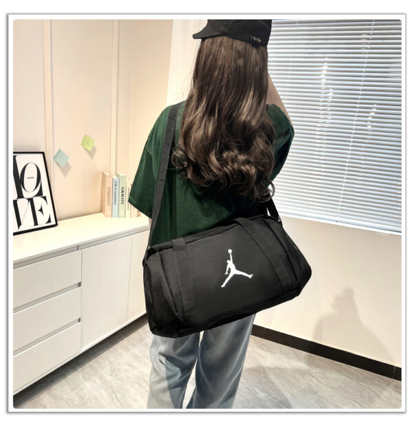 ⁦תיק נסיעות גדול נייק אייק גורדן NIKE AIR JORDAN⁩ – תמונה ⁦3⁩
