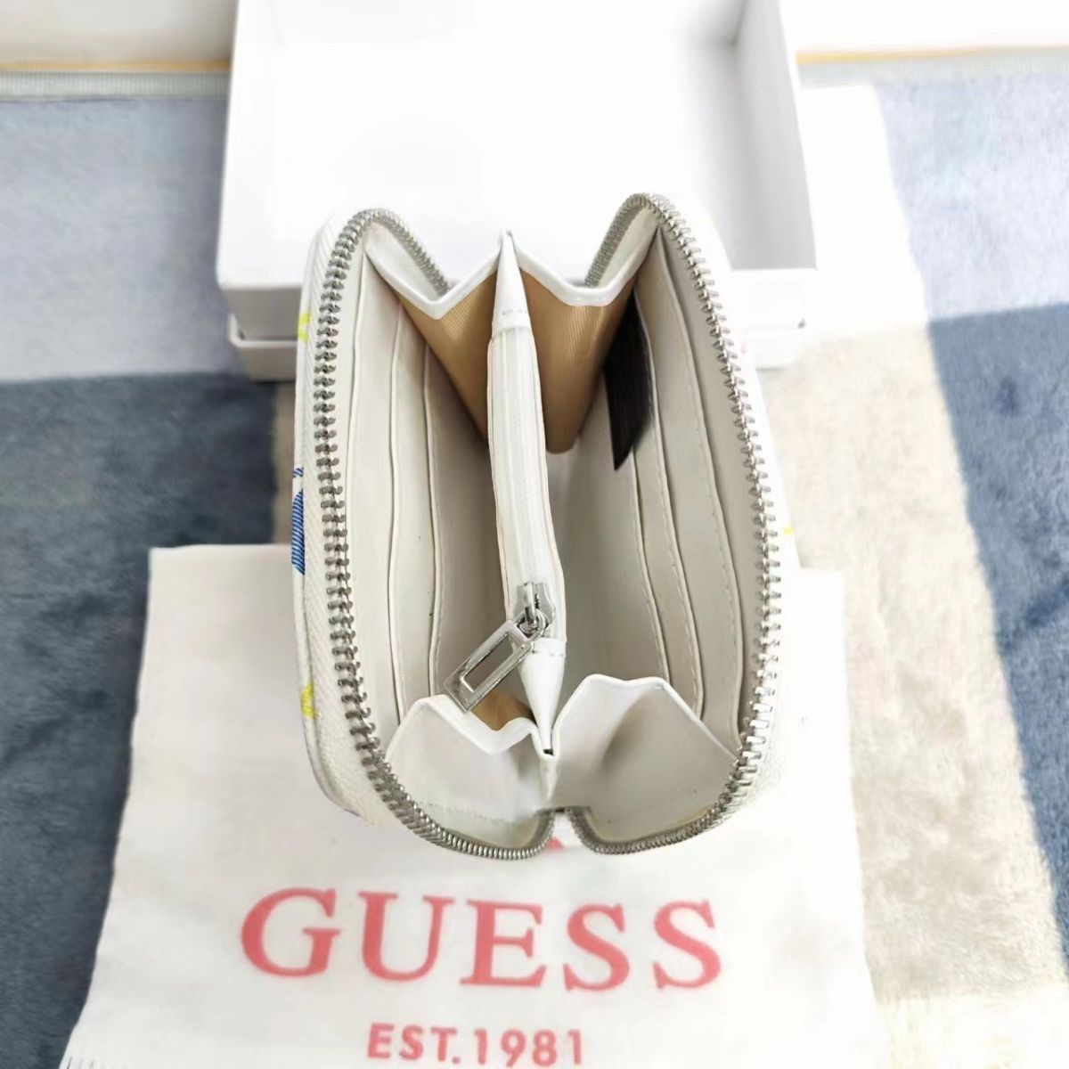 ארנק רוכסן נשים גאס GUESS – תמונה 8