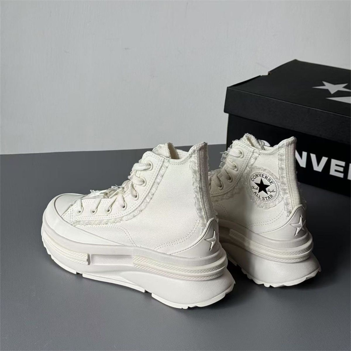נעלי אולסטאר לבנות פלטפורמה Converse – תמונה 2