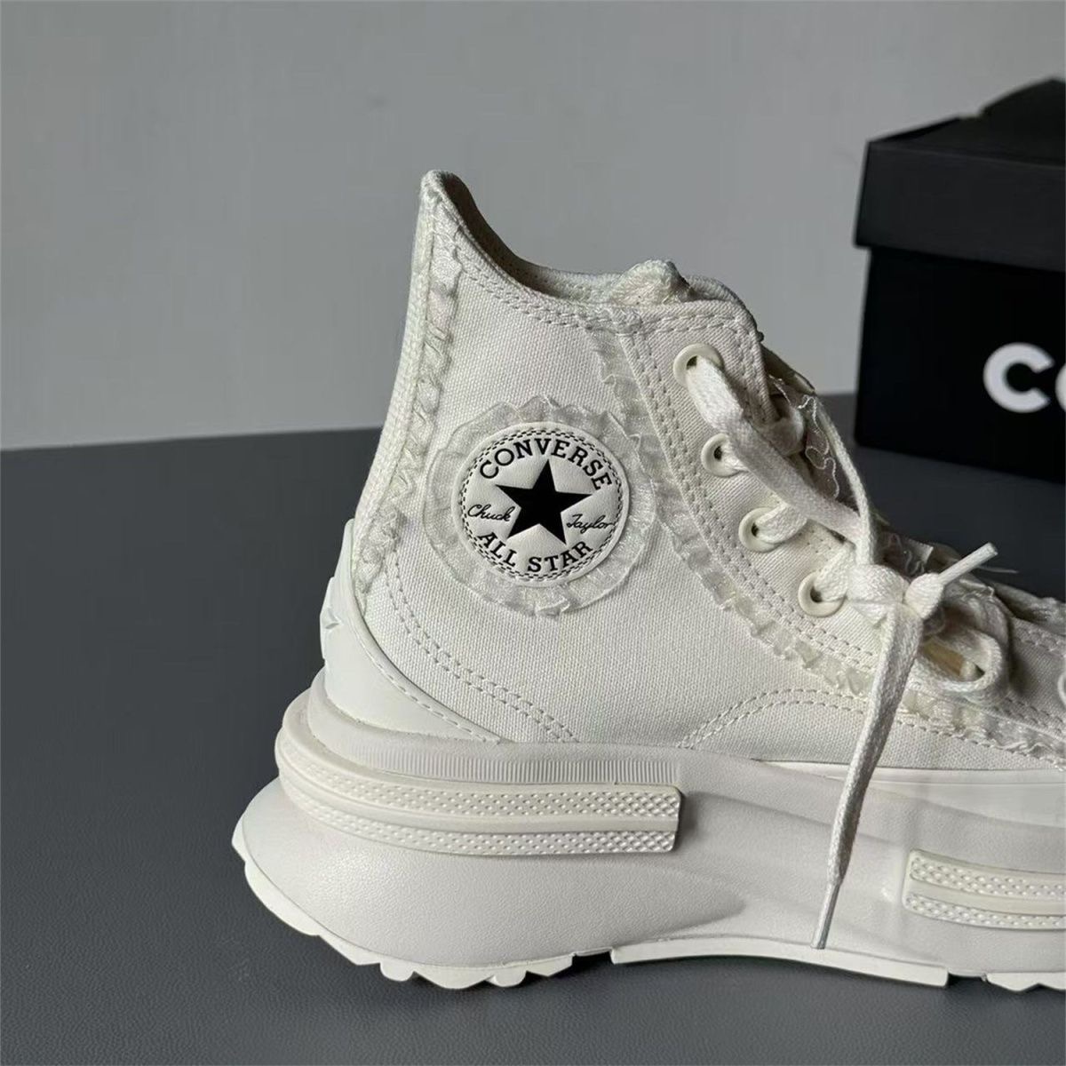 נעלי אולסטאר לבנות פלטפורמה Converse – תמונה 4