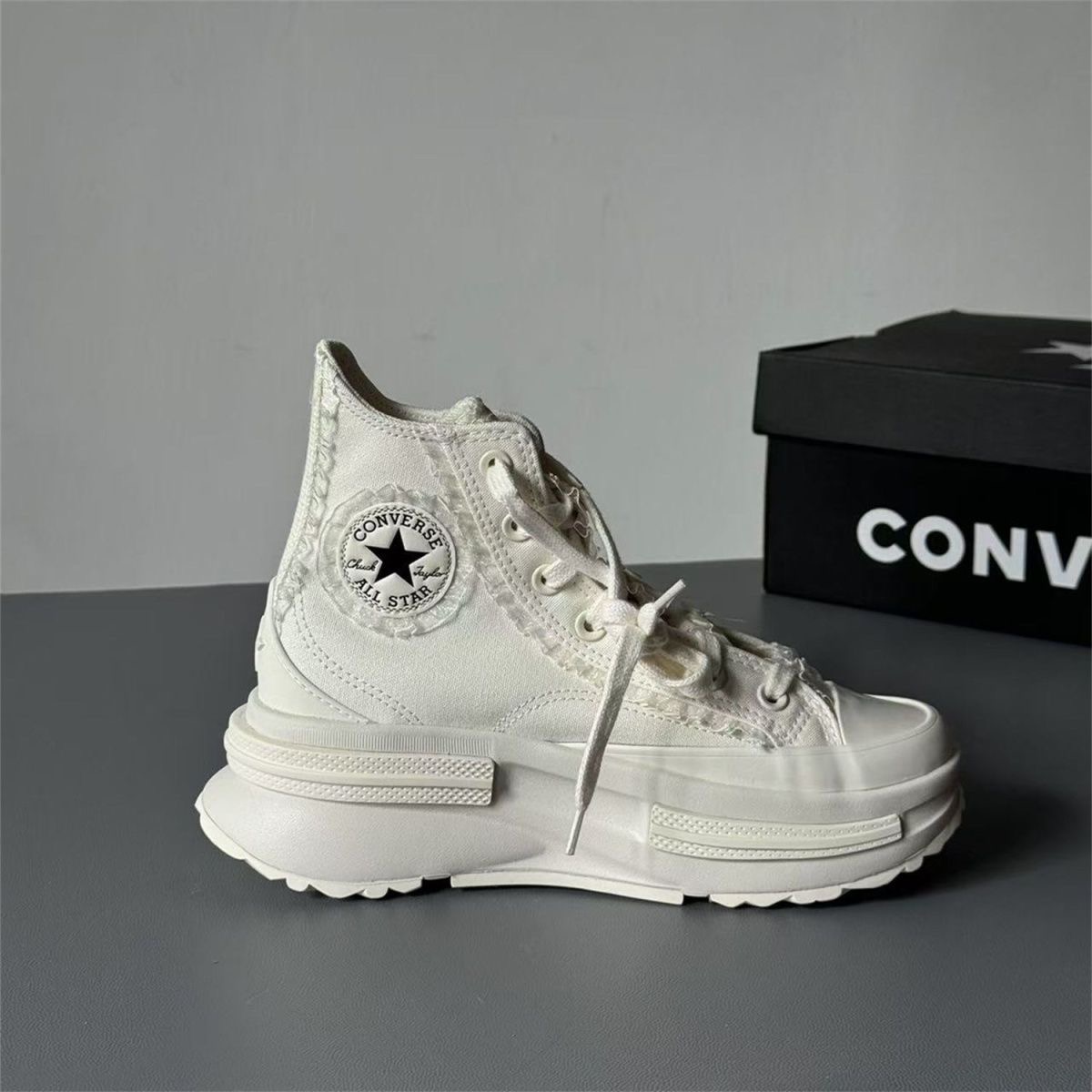 נעלי אולסטאר לבנות פלטפורמה Converse – תמונה 3