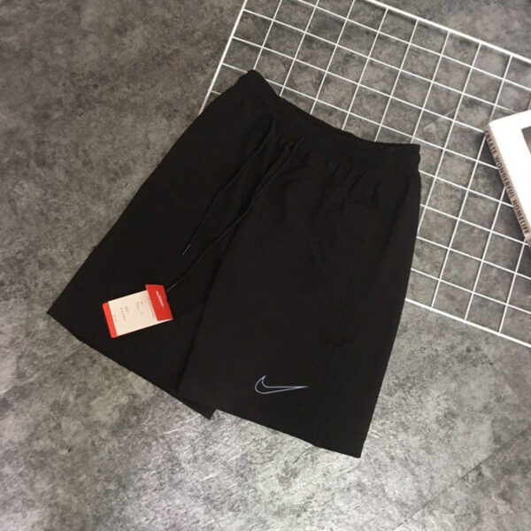 ⁦מכנסי ספורט קצרות לגברים נייק NIKE⁩ – תמונה ⁦6⁩