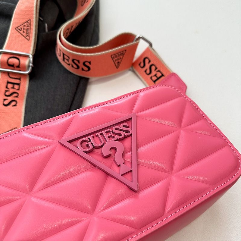 תיק צד עם רצועה רחבה לנשים GUESS – תמונה 10
