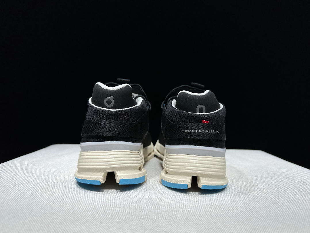 נעלי ריצה גברים נשים On CloudUltra – תמונה 10