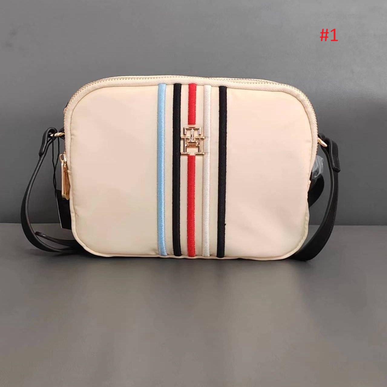 תיק צד קטן עם רוכסן לנשים טומי היליפיגר TOMMY HILFIGER – תמונה 2