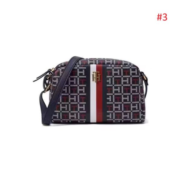 ⁦תיק צד נשים מודפס טומי היליפיגר TOMMY HILFIGER⁩ – תמונה ⁦4⁩