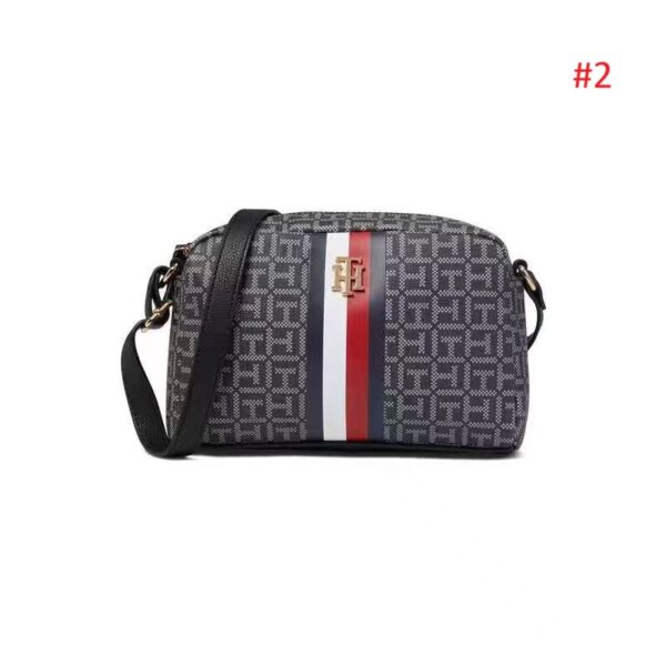 ⁦תיק צד נשים מודפס טומי היליפיגר TOMMY HILFIGER⁩ – תמונה ⁦3⁩