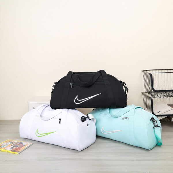 ⁦תיק נסיעות מעוגל נייק NIKE⁩ – תמונה ⁦20⁩