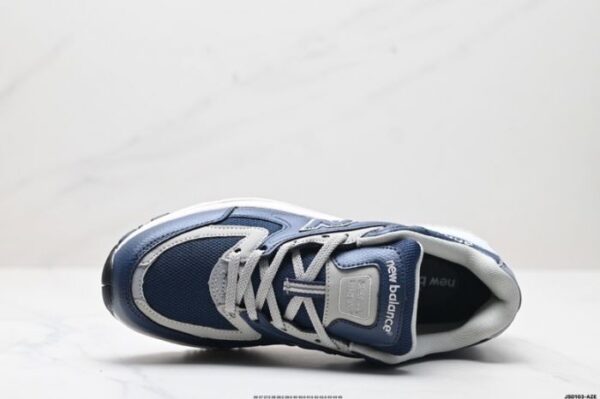 ⁦נעלי ספורט ניו באלאנס דגם 2000 NEW BALANCE⁩ – תמונה ⁦16⁩