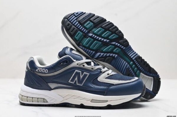⁦נעלי ספורט ניו באלאנס דגם 2000 NEW BALANCE⁩ – תמונה ⁦3⁩