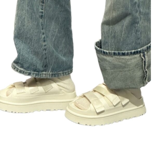 ⁦כפכפי פלטפורמה 3 רצועות UGG⁩ – תמונה ⁦8⁩