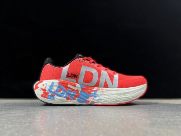 ⁦נעלי ספורט אופנתיות ניו באלאנס דגם 1080 NEW BALANCE⁩ – תמונה ⁦2⁩