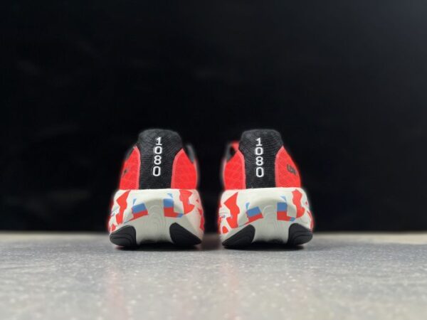 ⁦נעלי ספורט אופנתיות ניו באלאנס דגם 1080 NEW BALANCE⁩ – תמונה ⁦7⁩