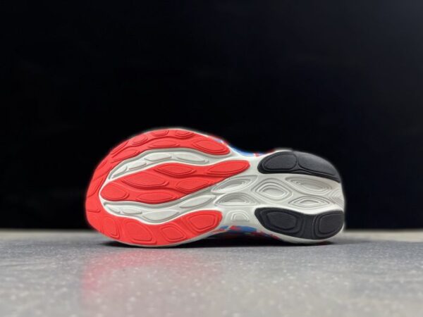 ⁦נעלי ספורט אופנתיות ניו באלאנס דגם 1080 NEW BALANCE⁩ – תמונה ⁦8⁩