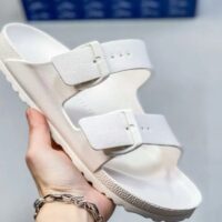 סנדלי בירקנשטוק עם אבזמים Birkenstock