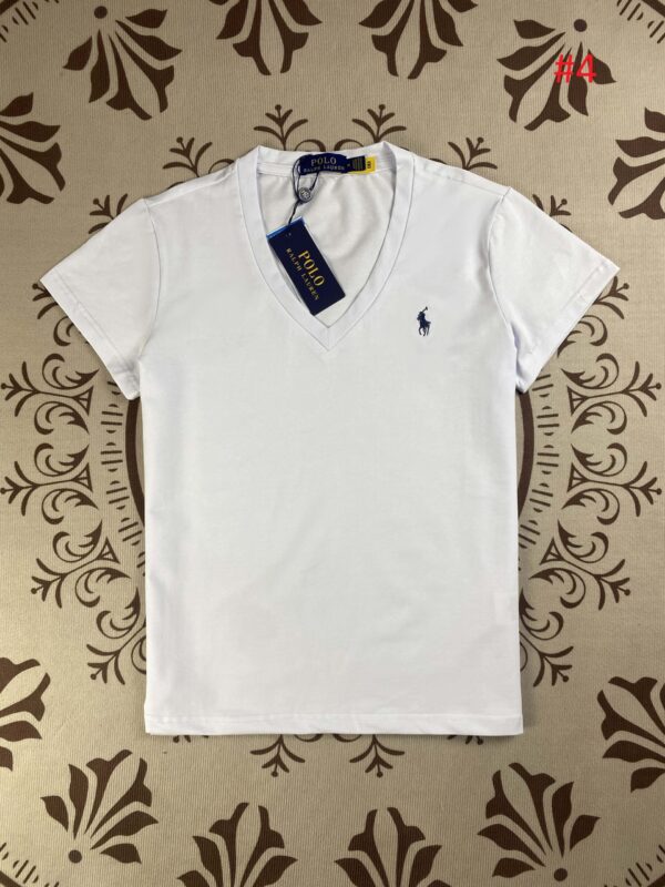 ⁦חולצת טישרט לגבר עם צווארון V ראלף לורן Ralph Lauren⁩ – תמונה ⁦5⁩