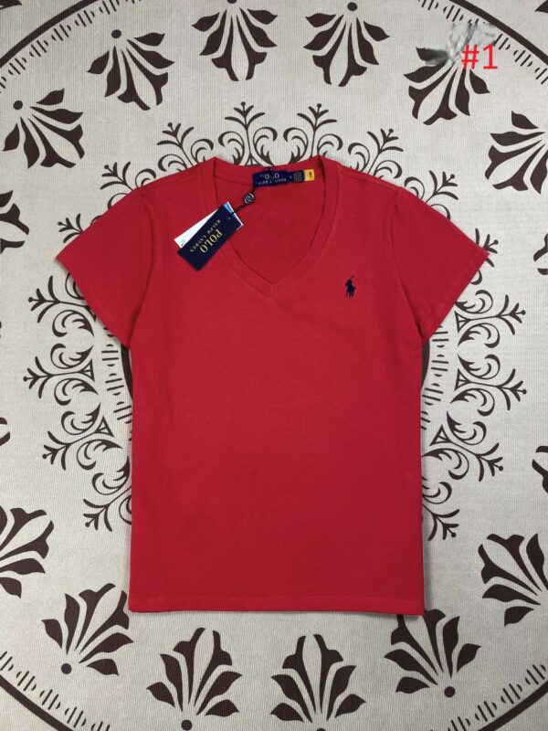 ⁦חולצת טישרט לגבר עם צווארון V ראלף לורן Ralph Lauren⁩ – תמונה ⁦2⁩