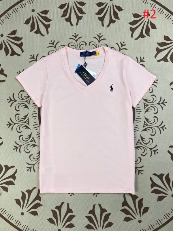 ⁦חולצת טישרט לגבר עם צווארון V ראלף לורן Ralph Lauren⁩ – תמונה ⁦3⁩