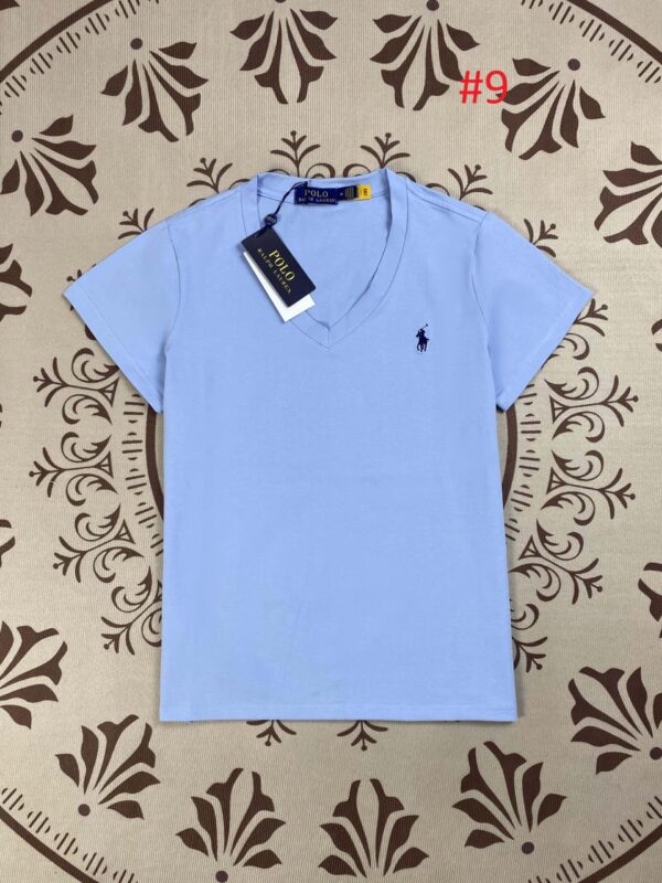 ⁦חולצת טישרט לגבר עם צווארון V ראלף לורן Ralph Lauren⁩ – תמונה ⁦10⁩