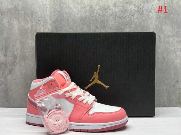 ⁦נעלי אייר גורדן בצבע ורוד לנשים AIR JORDAN⁩ – תמונה ⁦2⁩