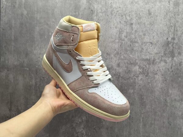 ⁦נעלי נייק אייר גורדן זמש לנשים AIR JORDAN⁩ – תמונה ⁦2⁩