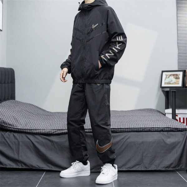 ⁦חליפת ספורט קפוצון גברים נייק NIKE⁩ – תמונה ⁦3⁩