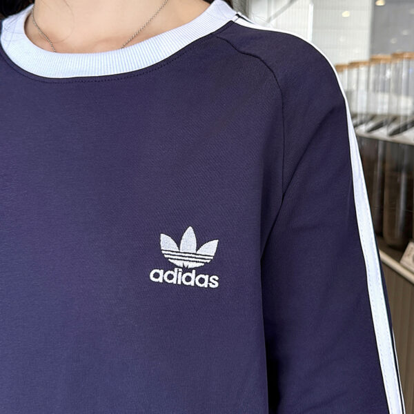 ⁦חולצת פוטר לנשים אדידס ADIDAS⁩ – תמונה ⁦5⁩