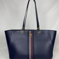 תיק צד מרובע לנשים עם רקמה טומי היליפיגר Tommy Hilfiger