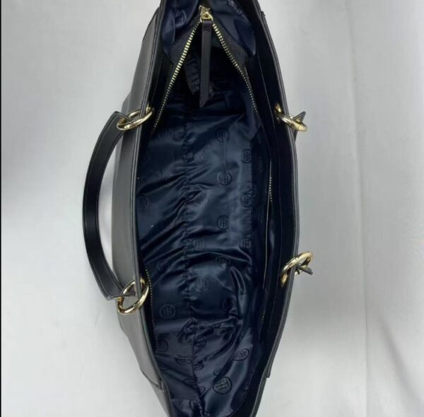 ⁦תיק צד מרובע לנשים עם רקמה טומי היליפיגר Tommy Hilfiger⁩ – תמונה ⁦8⁩