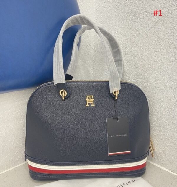 ⁦תיק יד קטן לנשים טומי היליפיגר Tommy Hilfiger⁩ – תמונה ⁦2⁩