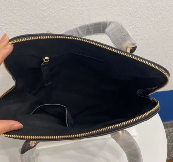⁦תיק יד קטן לנשים טומי היליפיגר Tommy Hilfiger⁩ – תמונה ⁦7⁩