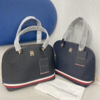 תיק יד קטן לנשים טומי היליפיגר Tommy Hilfiger