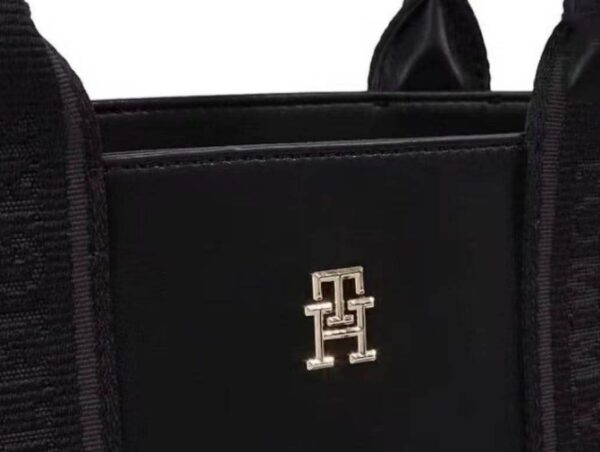 ⁦תיק יד לנשים טומי היליפיגר Tommy Hilfiger⁩ – תמונה ⁦7⁩