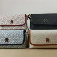 תיק יד מלבני לנשים טומי היליפיגר Tommy Hilfiger