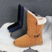 מגפי פרווה גבוהות עם אבזם האג UGG