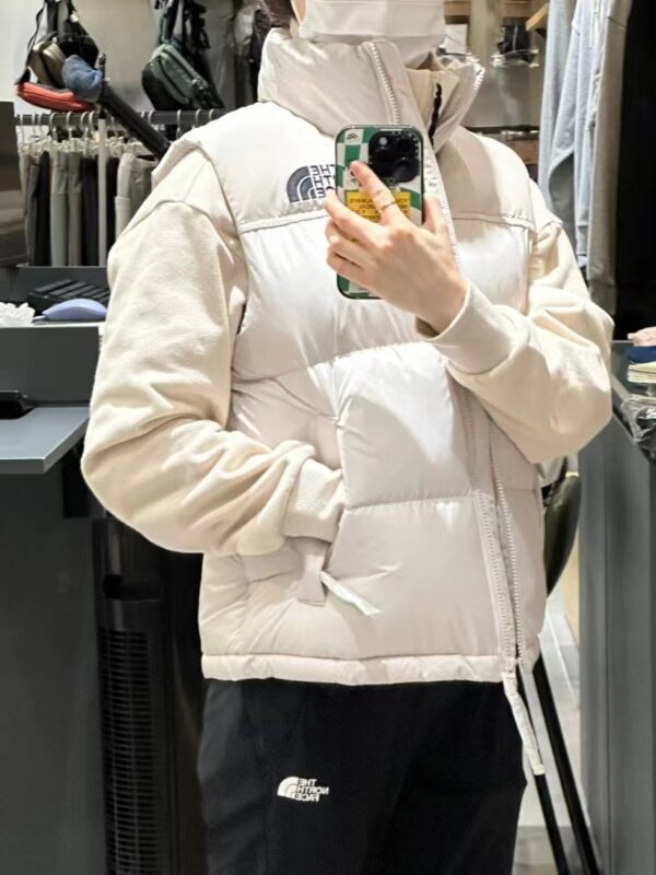 ⁦מעיל פוך וסט לנשים  THE NORTH FACE דה נורת' פייס⁩ – תמונה ⁦6⁩