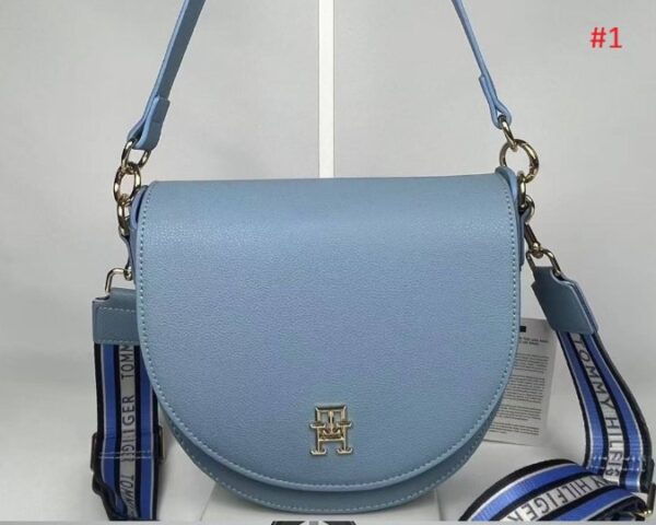 ⁦תיק צד מעוגל שתי רצועות טומי היליפיגר Tommy Hilfiger⁩ – תמונה ⁦2⁩