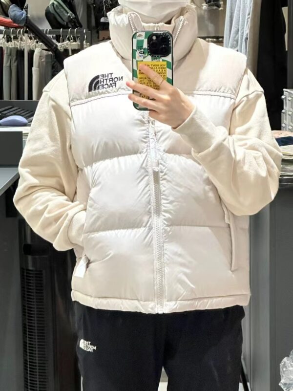 ⁦מעיל פוך וסט לנשים  THE NORTH FACE דה נורת' פייס⁩ – תמונה ⁦5⁩
