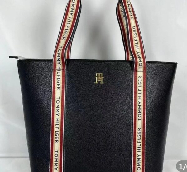 ⁦תיק יד גדול לנשים טומי היליפיגר Tommy Hilfiger⁩ – תמונה ⁦2⁩