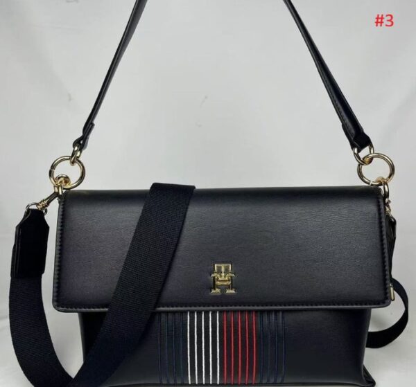 ⁦תיק צד מלבני מעטפה טומי היליפיגר Tommy Hilfiger⁩ – תמונה ⁦4⁩