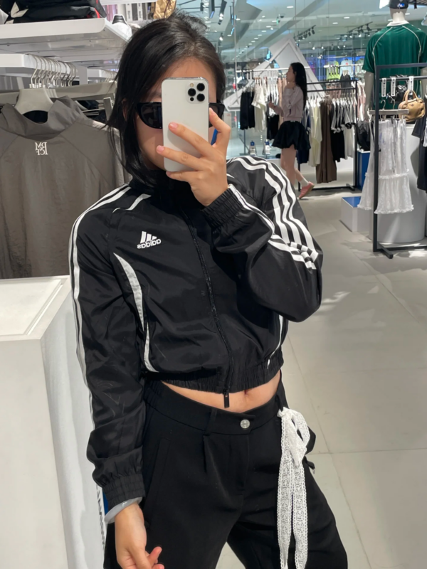 ⁦גקט ניילון ספורטיבי לנשים אדידס ADIDAS⁩ – תמונה ⁦8⁩