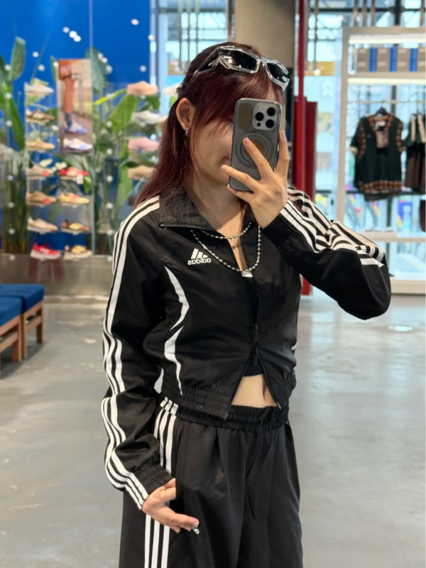 ⁦גקט ניילון ספורטיבי לנשים אדידס ADIDAS⁩ – תמונה ⁦9⁩