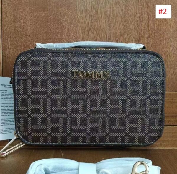 ⁦תיק מלבני לנשים עם רצועה טומי היליפיגר Tommy Hilfiger⁩ – תמונה ⁦4⁩