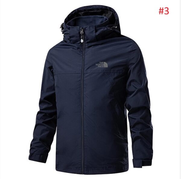 ⁦מעיל ניילון עם כובע לגברים מידות גדולות THE NORTH FACE דה נורת' פייס⁩ – תמונה ⁦4⁩